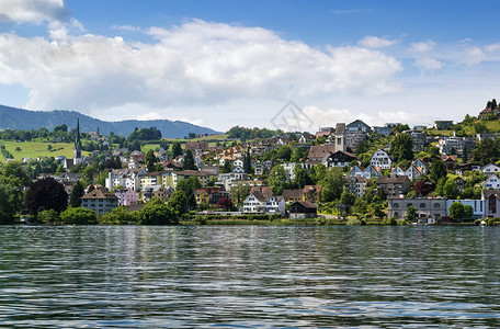 瑞士苏黎世湖畔风景如画的小镇图片