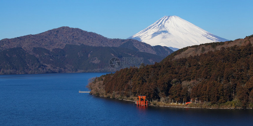 冬天的富士山景色图片