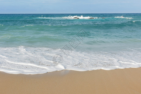 美丽的海滩景观碧水蓝天图片