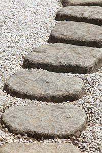 日本花园中的石路图片