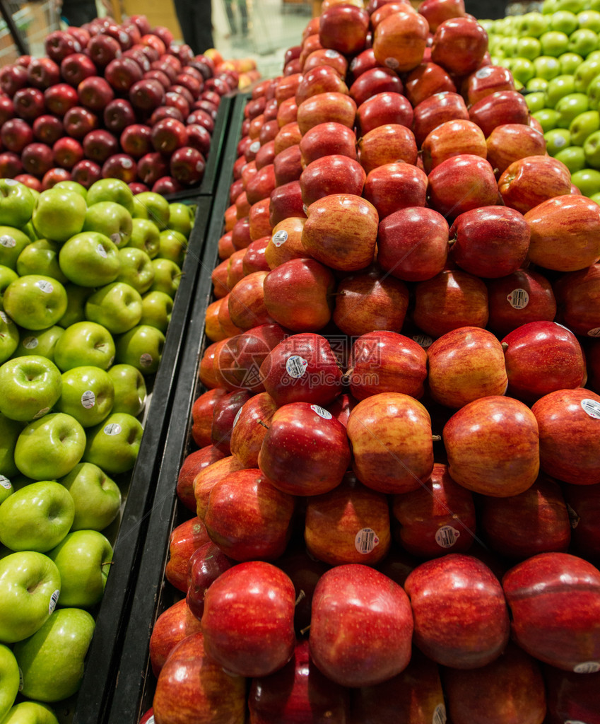 大超市的苹果摊图片