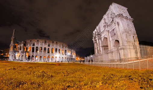 罗马斗兽场在晚上图片