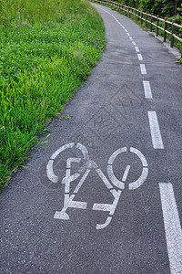 自行车路上图片