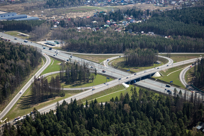 俄罗斯高速公路交汇处的鸟瞰图图片