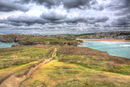 从TrevelgueHead到PorthBeachNewquayCornwall英国的人背景图片