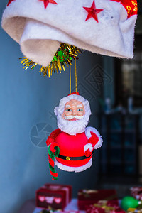 神社里的玩偶圣诞老人图片