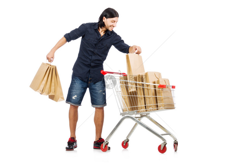 男子购物用超市篮子车图片