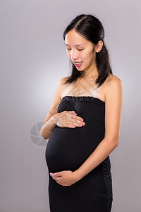 孕妇看她的肚子图片