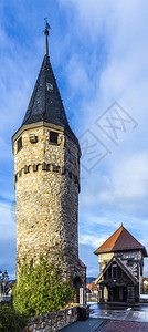 通往法兰克福附近BadHomburg城堡的桥塔部分位于亚图片