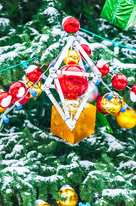 圣诞树装饰圣诞礼物和图片
