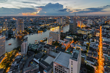 曼谷城市景色与Chaophraya河高清图片