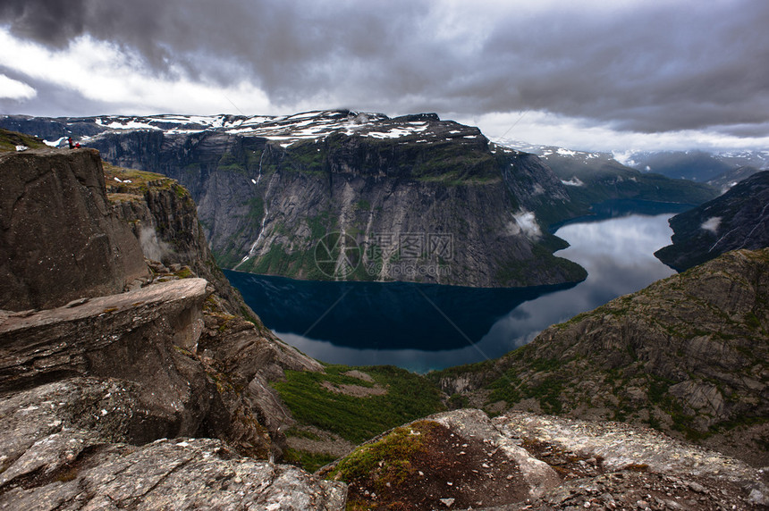 挪威Ringedalsvatnet湖奥达的Trolltun图片