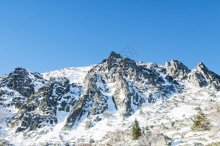 雪山岩脊明亮的阳背景图片