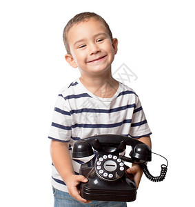 一个拿着电话的小男孩的肖像图片