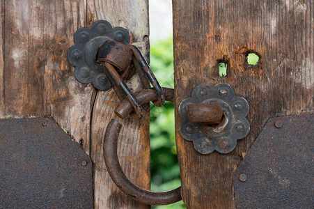 传统韩国青铜锁和门把手图片