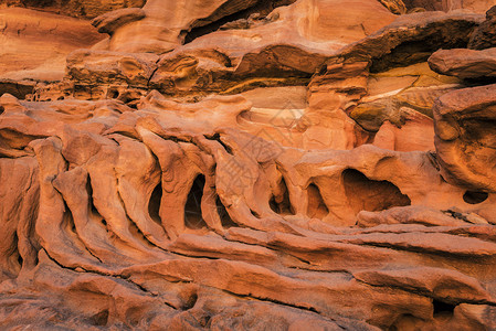 埃及西奈沙漠彩色峡谷的碎片背景图片