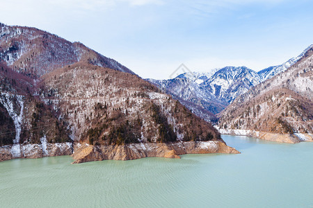 高加索山区湖泊因古里水库图片