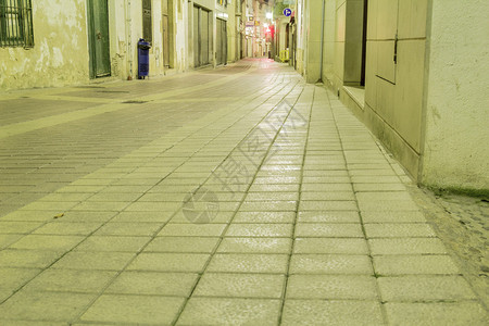 风景如画的小镇夜晚的街道gorodaTossaDeMar图片