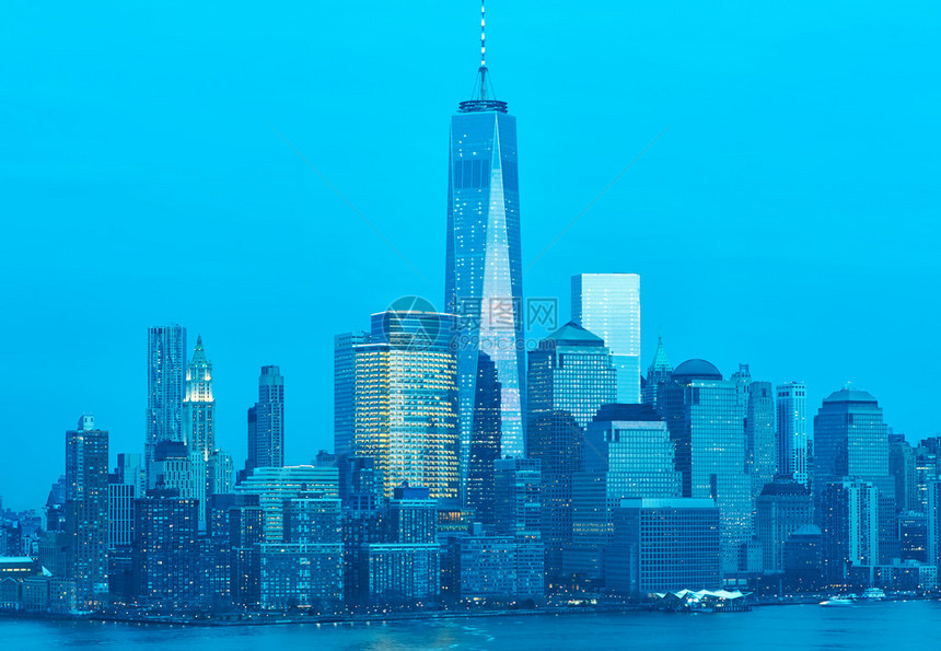 纽约市曼哈顿天线在哈德逊河上空从图片