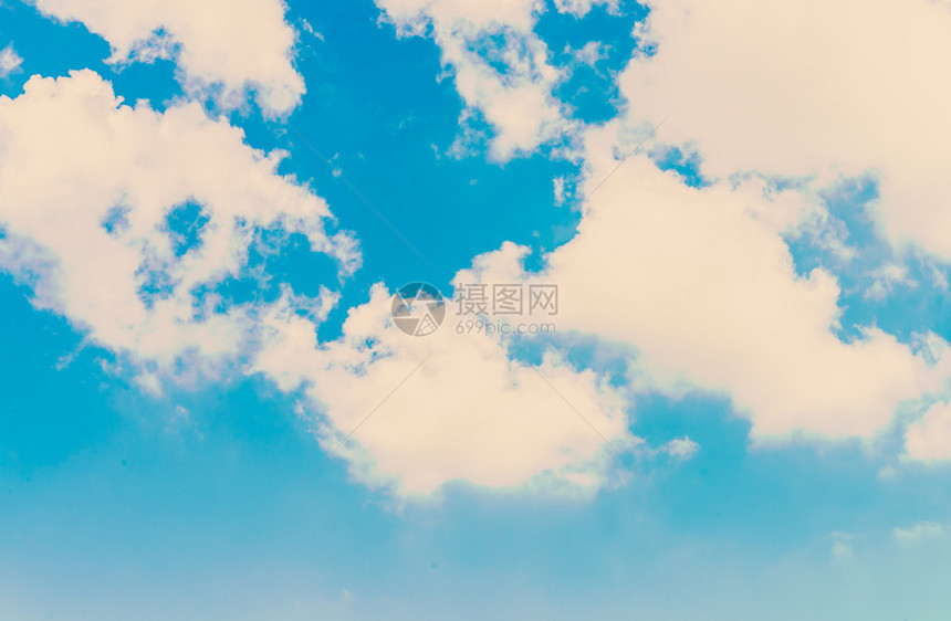 有云背景的蓝天空旧时图片