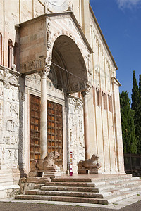 意大利维罗纳的圣芝诺马焦雷大教堂正面frontispiece前图片
