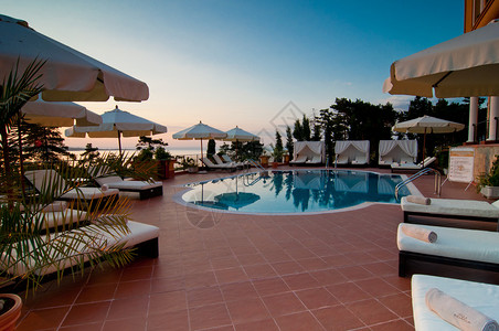豪华酒店游泳池背景图片