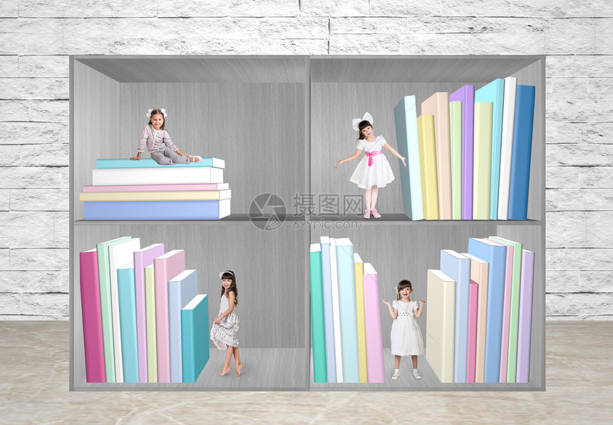 站在书架上的小女孩的缩影图片