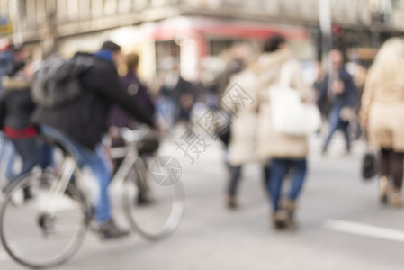 城市通勤者都市街道景象的背景图片