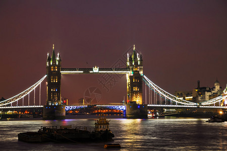 在英国伦敦的塔桥图片