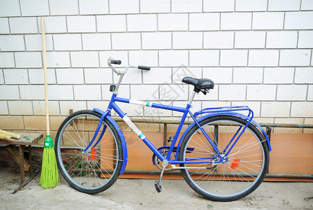 蓝色自行车在图片