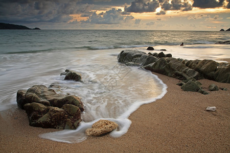 泰国普吉Kalim海滩的海景图片