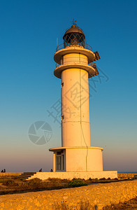 日落时在Formentera的灯塔图片