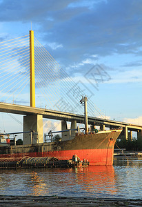 货船和拉玛九世吊桥曼谷泰国图片