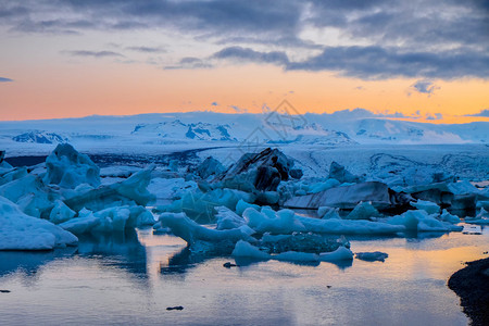 冰岛的Jokulsarlon冰川环礁图片