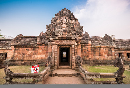 PhanomRung历史公园是一千年前在泰国Buriram省的CastleRo图片