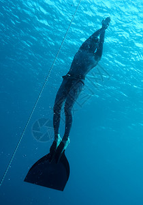 在埃及Dahab的蓝洞深潜后自由潜背景图片