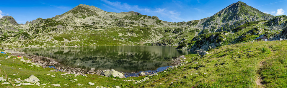 布库拉湖的超高分辨率详细景观全景在Retezat公园山图片