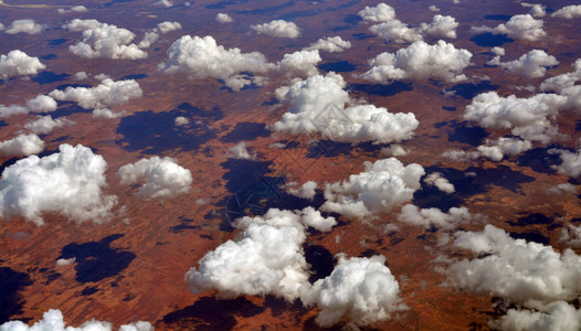 从南澳大利亚的35000英尺塔拉林加沙漠和云层图片