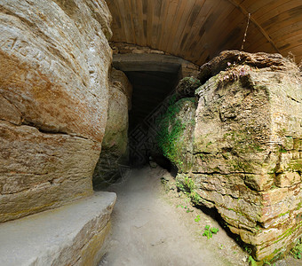 洞穴入口图片