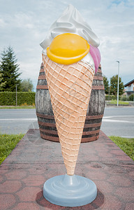 塑胶冰淇淋大冰淇淋用来为一家冰背景图片
