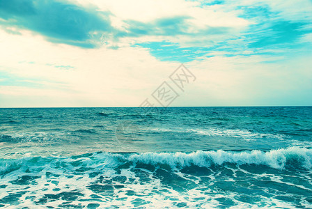 蓝海只有水图片