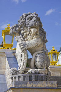 照片展示了慕尼黑芬堡宫独特装饰之一的雕塑王室lvaE图片