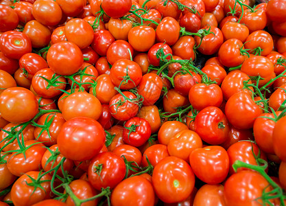 超市陈列的西红柿图片