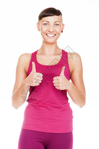 竖起大拇指的健身女人的肖像图片