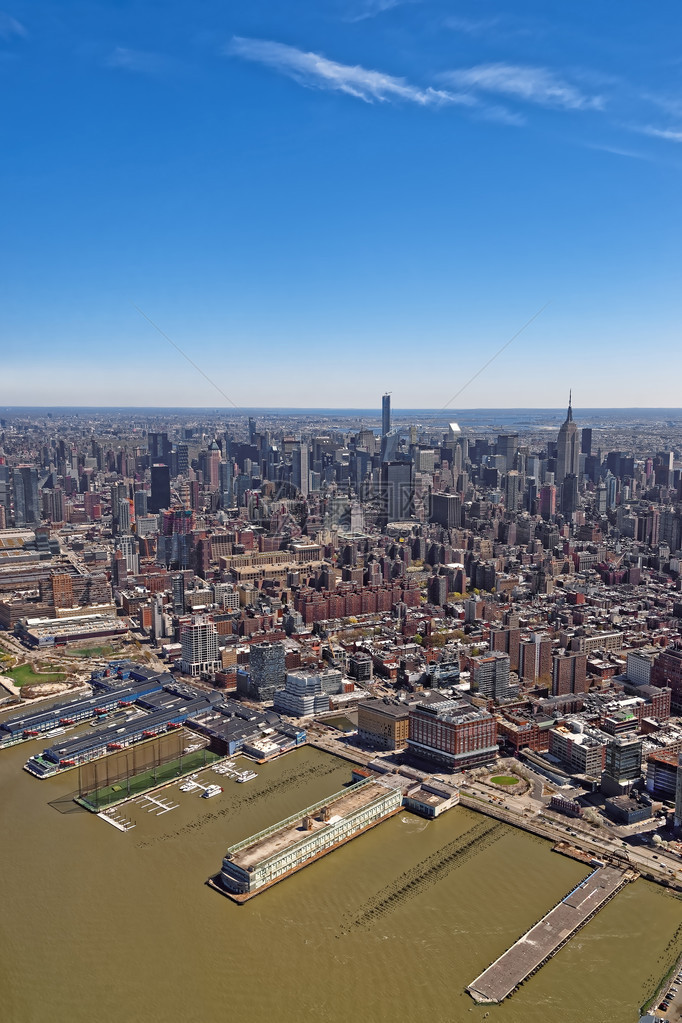 纽约市与城市摩天大楼的天际图片