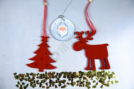 圣诞驯鹿和圣诞树图片