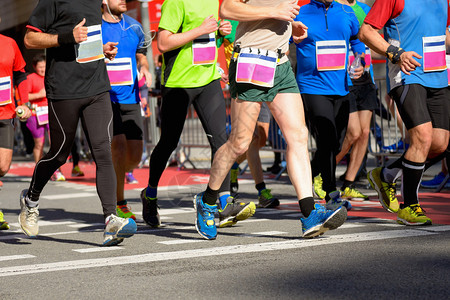 马拉松赛跑徒步上路健身和健康生图片