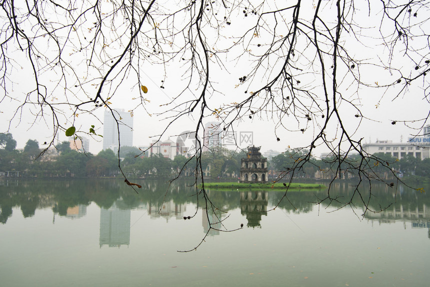 越南河内箭湖海龟塔春图片