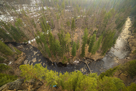 从上方俯瞰西伯利亚河流的美丽景色图片