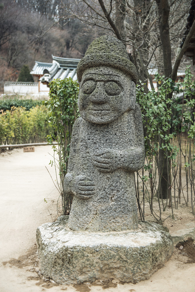 Harubang雕像是韩国济州岛上生育力的图片